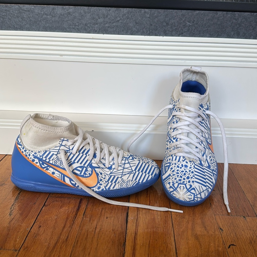 Nike CR7 Air Zoom Mercurial Superfly Club Girls Indoor Soccer Cleats size 2